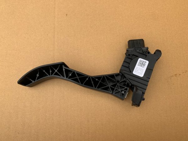 Pedala acceleratie VW Passat B8 facelift 2020 5Q1723503K 5Q1 723 503 K - Dezmembrari Auto