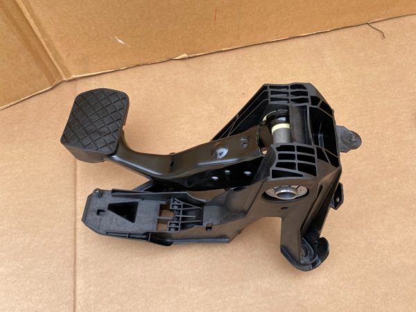 Pedala VW Caddy Ford Tourneo Connect 2023 5R4723058 5R4 723 058 la 0 km - Dezmembrari Auto