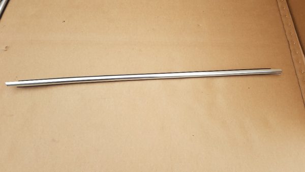 Perie geam cromata stanga fata VW Passat B8 3G0837475 3G0 837 475 - Dezmembrari Auto