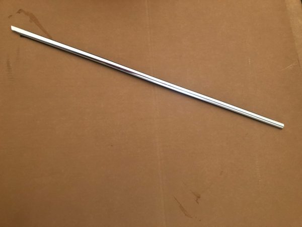 Perie geam cromata dreapta fata VW Passat B8 3G0837476D 3G0 837 476 D - Dezmembrari Auto