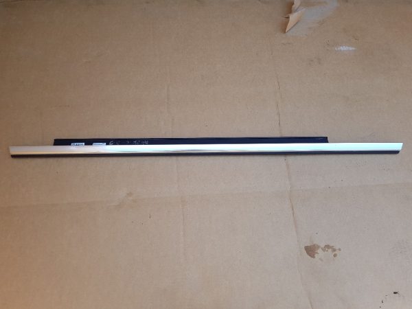 Perie geam cromata dreapta spate Audi A4 B8 combi 8K0853764E 8K0 853 764 E - Dezmembrari Auto