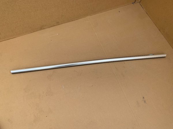 Perie geam cromata stanga spate Audi Q8 2019 4M8839475 4M8 839 475 - Dezmembrari Auto