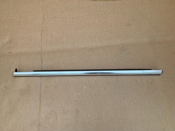 Perie geam cromata stanga fata BMW G12 M 760 LXiA seria 7 din 2017 7437863 - Dezmembrari Auto