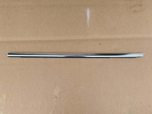 Perie geam cromata stanga fata Mercedes C-Class W205 A2057201924 - Dezmembrari Auto