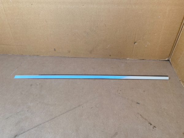 Perie geam cromata usa stanga fata Mercedes B Class W246 A2467250182 - Dezmembrari Auto