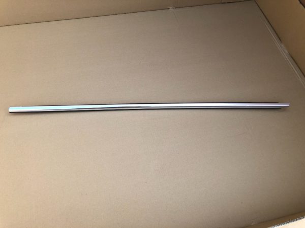 Perie geam cromata usa stanga fata VW Passat B8 3G0837475 3G0 837 475 - Dezmembrari Auto