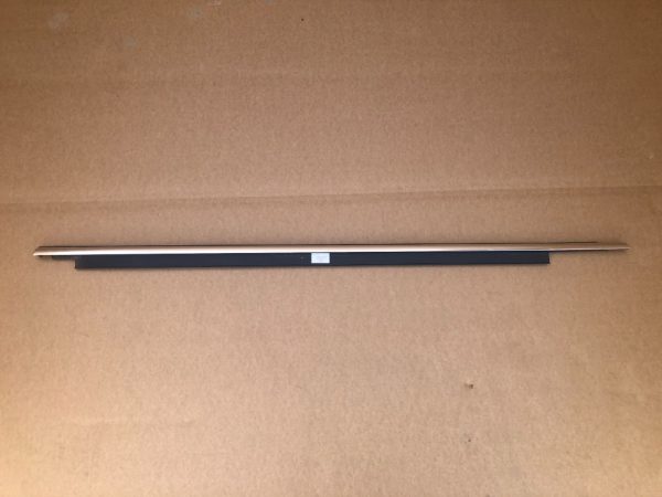Perie geam dreapta fata Audi A3 8V 2 usi 8V3853284 8V3 853 284 - Dezmembrari Auto