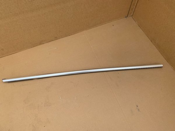 Perie geam cromata dreapta spate Audi Q8 2019 4M8837476 4M8 837 476 - Dezmembrari Auto