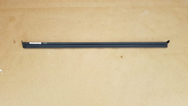 Perie geam stanga fata VW Jetta 2016 5C6837479 5C6 837 479 - Dezmembrari Auto