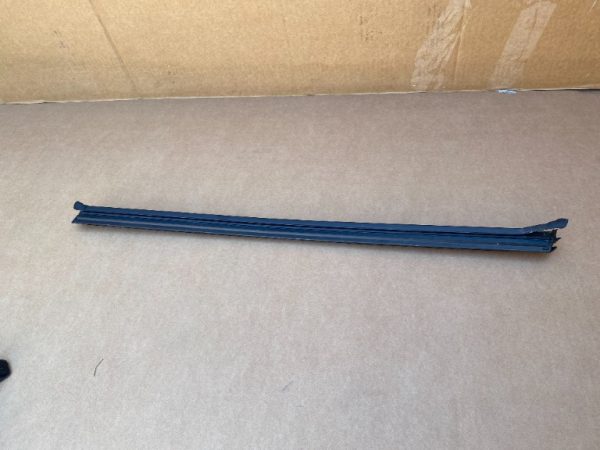 Perie geam stanga spate VW ID3 ID.3 10A837479 10A 837 479 - Dezmembrari Auto