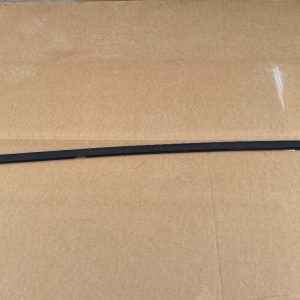 Perie geam usa stanga spate exterioara VW Golf 7 2019 5G6839477F 5G6 839 477 F la 0 km - Dezmembrari Auto