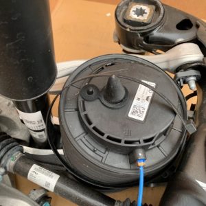 Perna aer dreapta spate Audi E-Tron 2021 4M0616002AD 4M0 616 002 AD la 0 km - Dezmembrari Auto