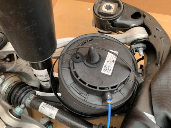 Perna aer dreapta spate Audi E-Tron 2021 4M0616002AD 4M0 616 002 AD la 0 km - Dezmembrari Auto