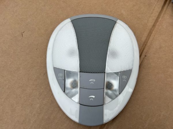 Plafoniera Mercedes E class 211 A2118202001 - Dezmembrari Auto