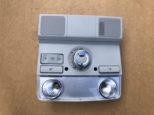 Plafoniera modelul cu trapa VW Jetta 2017 1K0947105 5C6959561 - Dezmembrari Auto