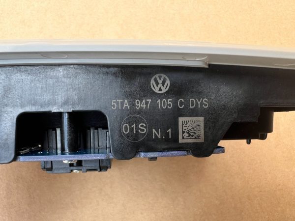 Plafoniera VW Golf 7 din 2016 la 0 km model cu trapa 5TA947105C 5TA 947 105 C 5G0959613A 5G0 959 613 A - Dezmembrari Auto - imagine 2