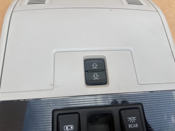 Plafoniera VW Golf 7 variant model cu trapa 5G0867591B 5G0 867 591 B 5G1947105R 5G1 947 105 R - Dezmembrari Auto - imagine 3