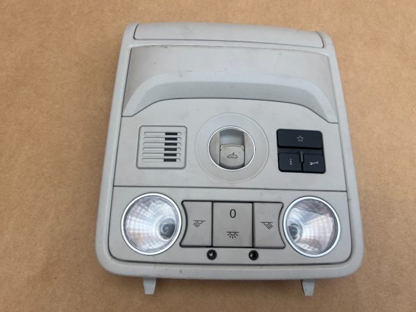 Plafoniera VW Scirocco Passat B7 CC 1K9867489A 1K9 867 489 A - Dezmembrari Auto