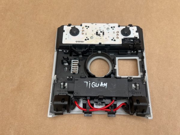 Plafoniera VW Tiguan model cu trapa 1K8947105K 1K8 947 105 K - Dezmembrari Auto - imagine 2