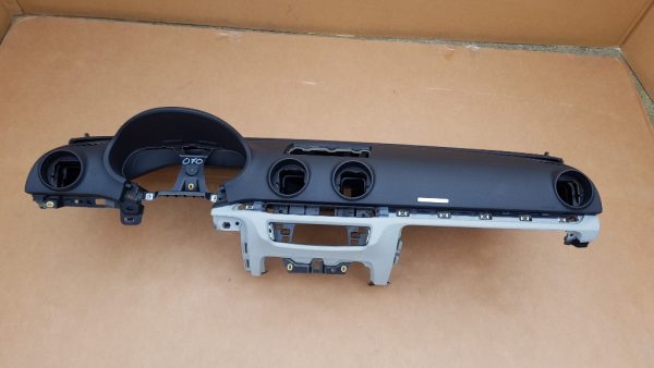 Plansa bord Audi A3 8V - Dezmembrari Auto