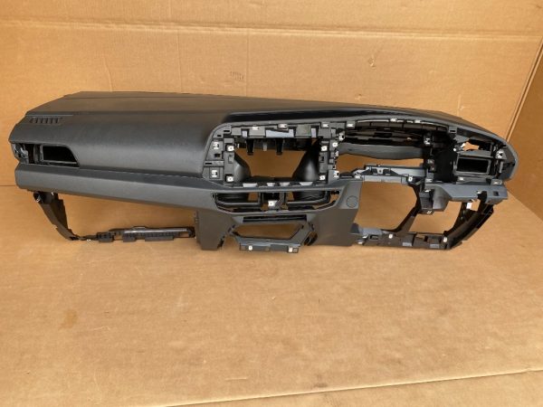 Plansa bord Ford Tourneo Connect 2023 la 0 km volan dreapta - Dezmembrari Auto