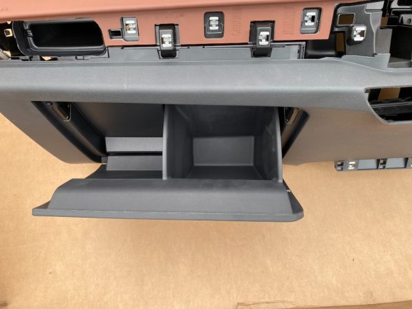 Plansa bord maro goala VW ID4 ID.4 2023 11C858365 11C857003C volan dreapta - Dezmembrari Auto - imagine 5