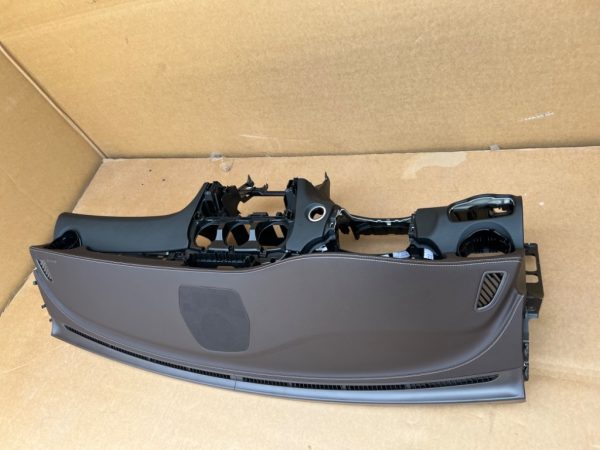 Plansa bord piele maro Mercedes GLC / coupe la 0 km fara airbag A2536803802 - Dezmembrari Auto - imagine 2