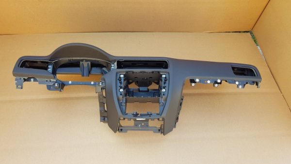 Plansa bord VW Jetta 2016 - Dezmembrari Auto