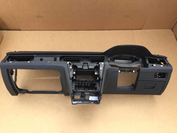 Plansa bord VW Passat B8 (volan dreapta) 3G2857003AQ 3G2 857 003 AQ - Dezmembrari Auto