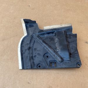 Plastic usa stanga fata Mercedes B Class W246 A2467220195 - Dezmembrari Auto