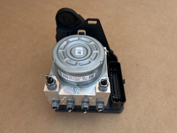 Pompa la 0 km VW Passat B8.5 din 2023 5Q0614517GD 5Q0 614 517 GD - Dezmembrari Auto - imagine 2