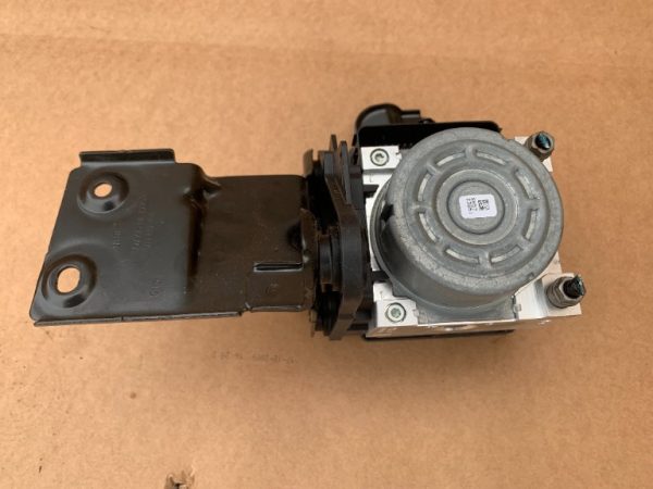 Pompa VW Golf 7 2016 1.6 tdi 3Q0907379AA 3Q0 907 379 AA la 0 km - Dezmembrari Auto
