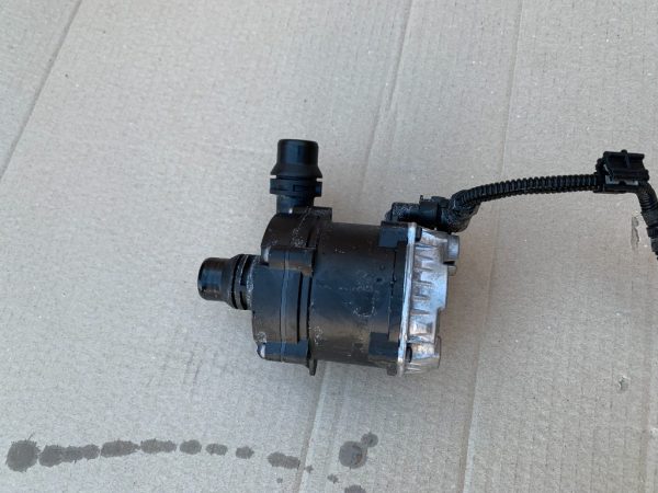 Pompa apa auxiliara BMW G11 G12 M 760 LXiA seria 7 din 2017 8638237 - Dezmembrari Auto