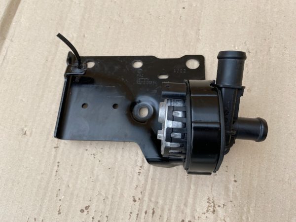 Pompa apa auxiliara VW Caddy Ford Tourneo Connect 2023 3Q0965567E 3Q0 965 567 E la 0 km - Dezmembrari Auto