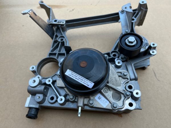 Pompa apa cu suport Mercedes GLC W205 W253 A651 A651 2006001 la 0 km - Dezmembrari Auto
