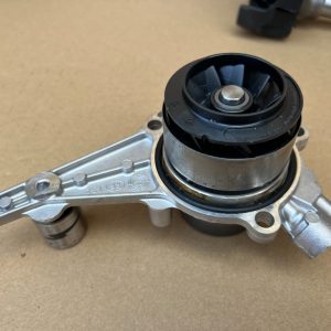 Pompa apa la 0 km VW Caddy din 2023 010220802RT - Dezmembrari Auto