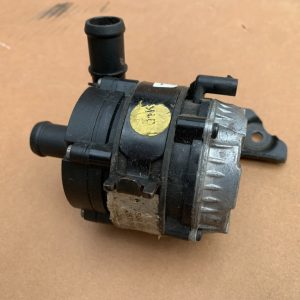 Pompa apa VW Golf 7 04L965567 04L 965 567 - Dezmembrari Auto