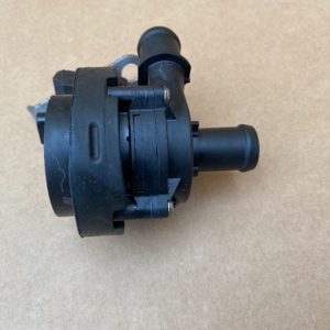 Pompa apa VW Golf 7 1.6 tdi 5Q0965567J 5Q0 965 567 J la 0 km - Dezmembrari Auto