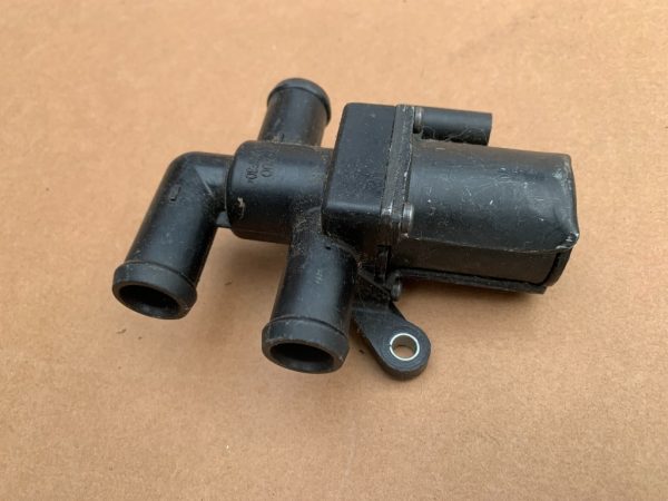Pompa apa VW Golf 7 1T0820036D 1T0 820 036 D - Dezmembrari Auto