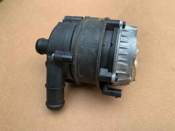 Pompa apa VW Golf 7 5Q0121591AT 5Q0 121 591 AT - Dezmembrari Auto