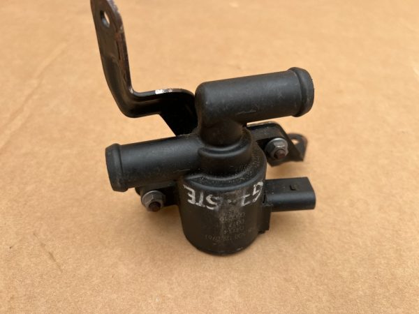 Pompa apa VW Golf 7 GTE 5Q0122096J 5Q0 122 096 J - Dezmembrari Auto