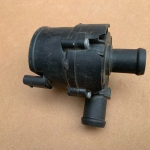 Pompa apa VW Passat B8 5G0965567A 5G0 965 567 A - Dezmembrari Auto