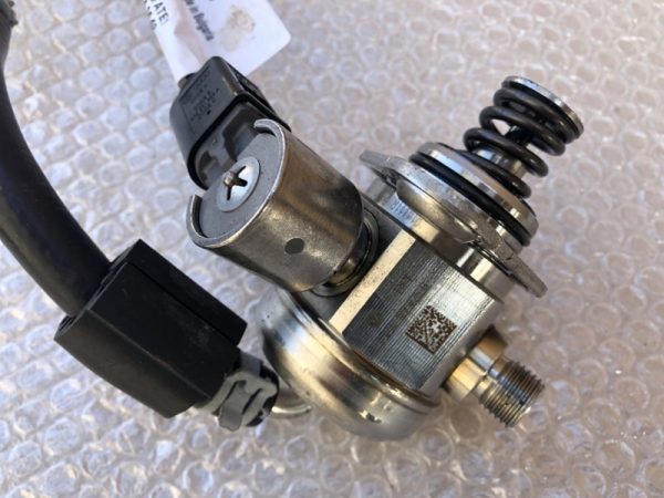 Pompa benzina 04E127025B 04E 127 025 B motor 1.4 Passat B8 - Dezmembrari Auto