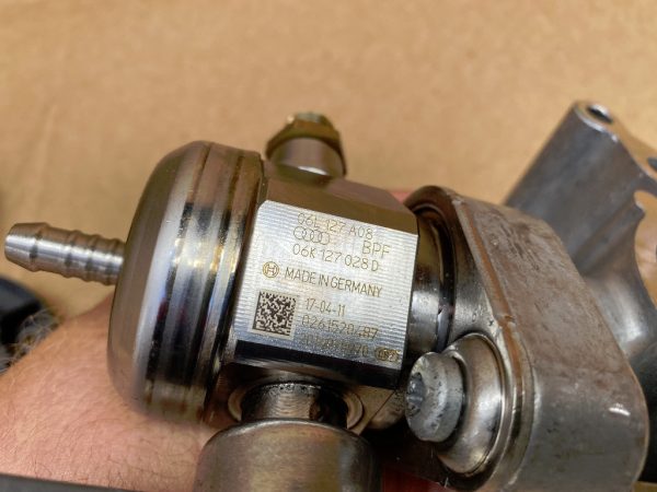 Pompa benzina Audi Q8 2.0 tfsi 06K 127 028 D 06K127028D 06K 127 028 L 06K127028L - Dezmembrari Auto