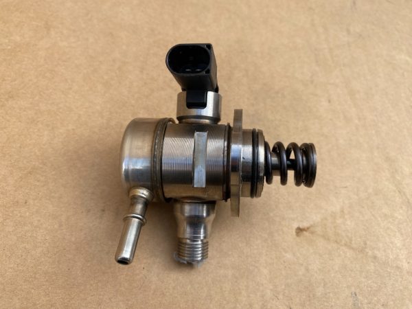 Pompa benzina VW Passat B8 2020 1.5 tsi facelift 05E127027J 05E127027D - Dezmembrari Auto