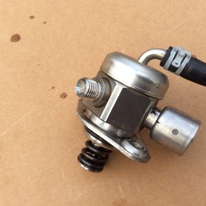 Pompa combustibil VW Sharan 1.4 tsi CZDA 04E127025A 04E 127 025 A - Dezmembrari Auto