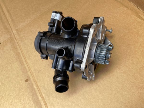 Pompa de apa Audi Q8 2.0 tfsi 06L121012A la 0 km - Dezmembrari Auto