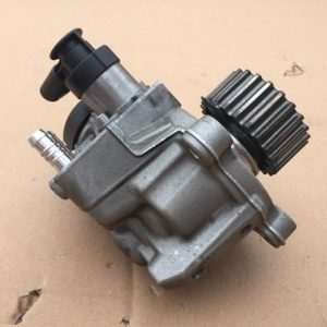 Pompa inalte VW Golf 7 2.0 tdi 04L130755D 04L 130 755 D - Dezmembrari Auto