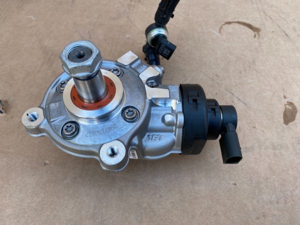 Pompa inalte VW Passat B8 2023 2.0 tdi 05L130755 05L 130 755 la 0 km - Dezmembrari Auto