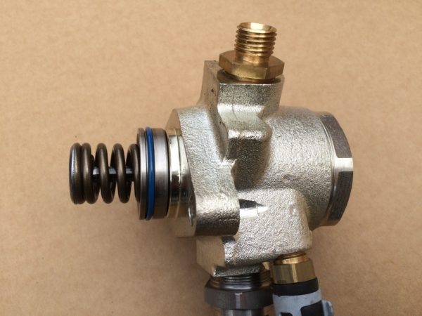 Pompa presiune benzina Audi A3 8V E-TRON 04E127026H 04E 127 026 H - Dezmembrari Auto